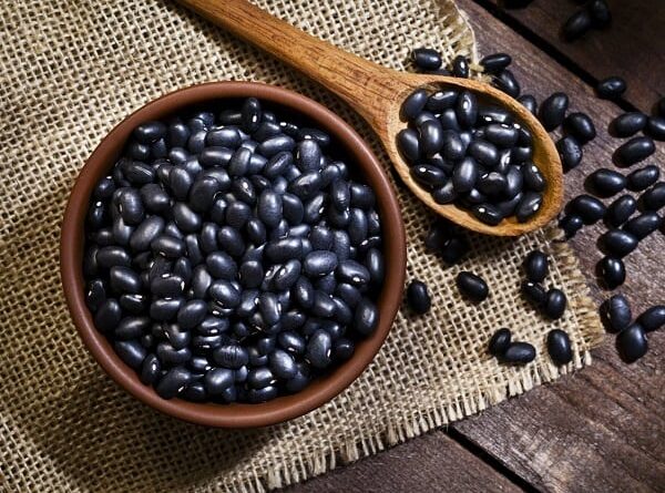Gặp hạt đậu đen trên đường là điềm báo tốt về tài lộc?