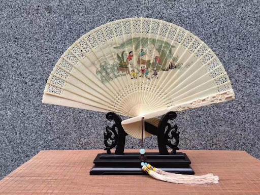Nhìn thấy quạt giấy mang tới những con số gì may mắn