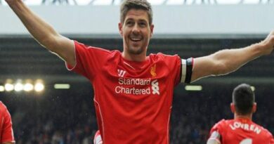 Những số áo Gerrard từng mặc tại các CLB và tuyển Anh