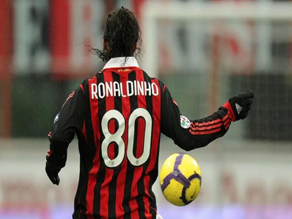 Số áo Ronaldinho nổi bật ở các CLB