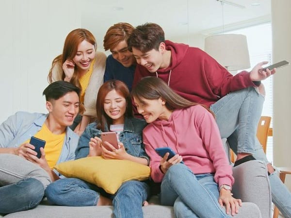 Giải mã chi tiết các giấc mơ thấy bạn bè cũ