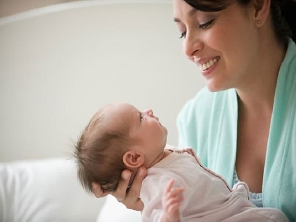 Giải mã chi tiết các trường hợp mơ thấy bế em bé là điềm báo gì