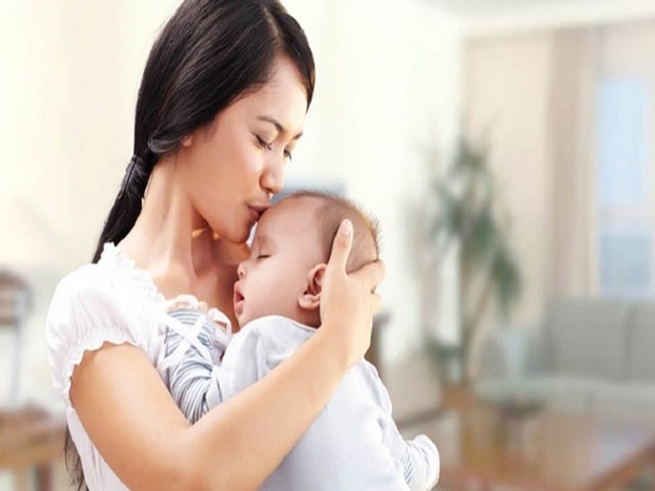 Nằm mơ thấy bế em bé làm điềm gì có số gì may mắn